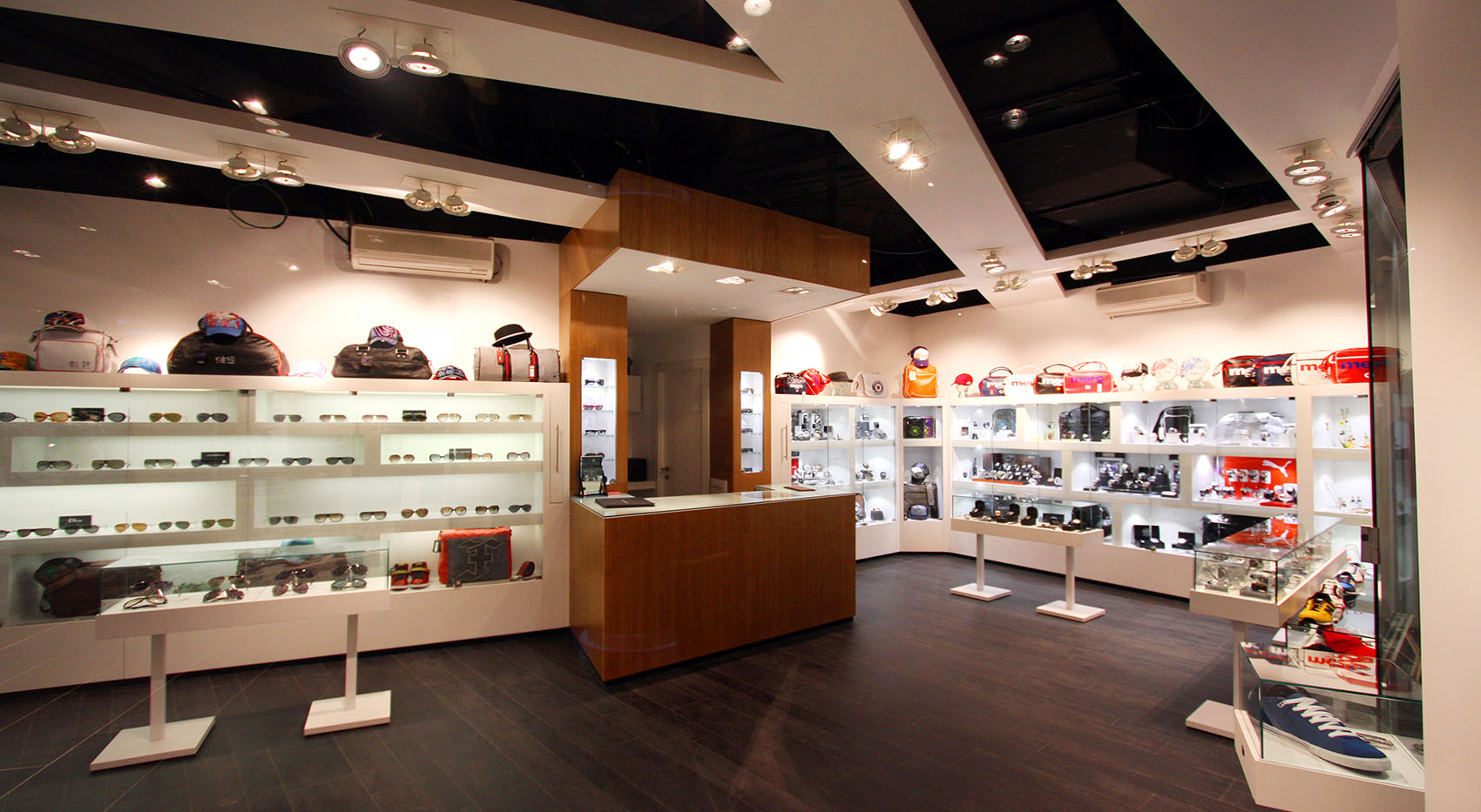 INTERIOR DESIGN: RETAIL